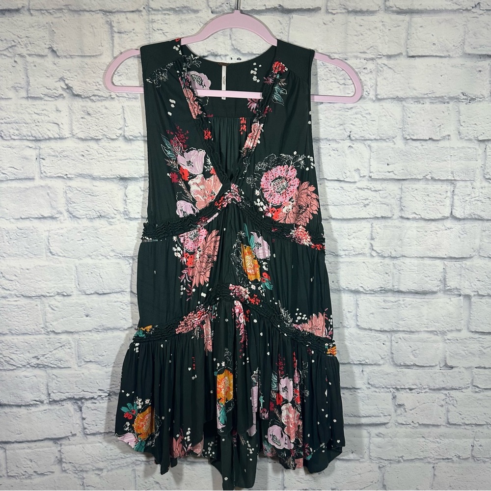 Free People Sleeveless Floral Hi Low Tier Ruffle Tunic Blouse Sz XS Multi Color